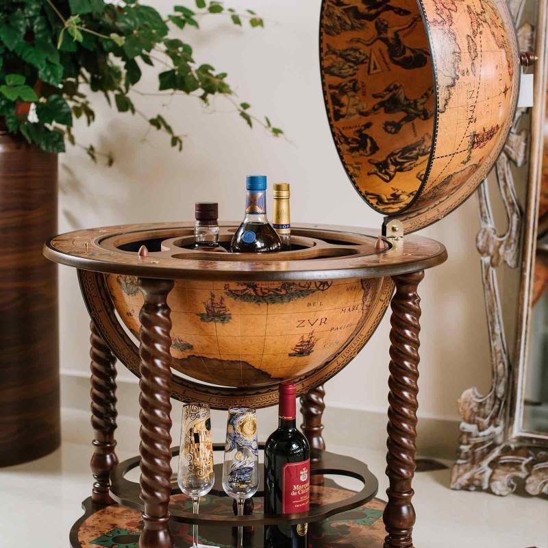 Globes Bar