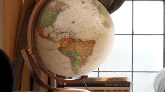 Globes géopolitiques ocre